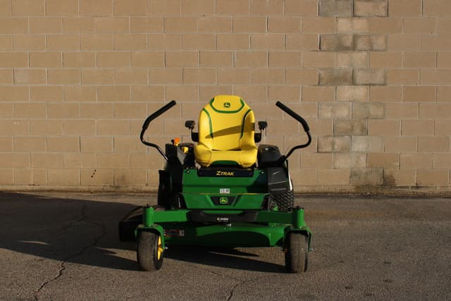 Image of John Deere Z320R equipment image 2