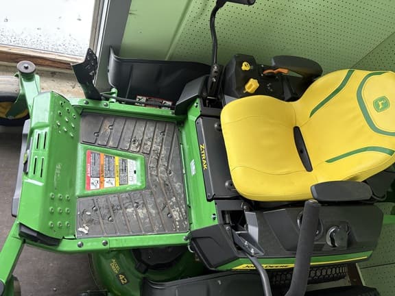 Image of John Deere Z320R equipment image 4