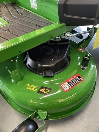 Image of John Deere Z320R equipment image 3