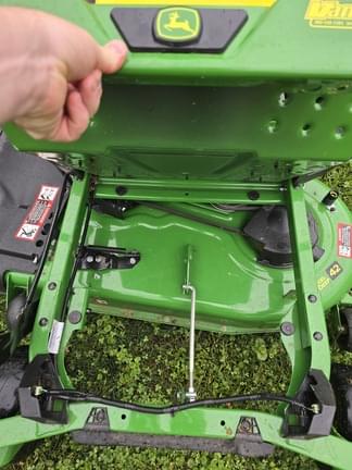 Image of John Deere Z320R equipment image 3
