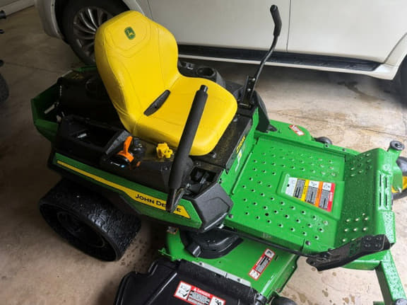 Image of John Deere Z325E equipment image 2