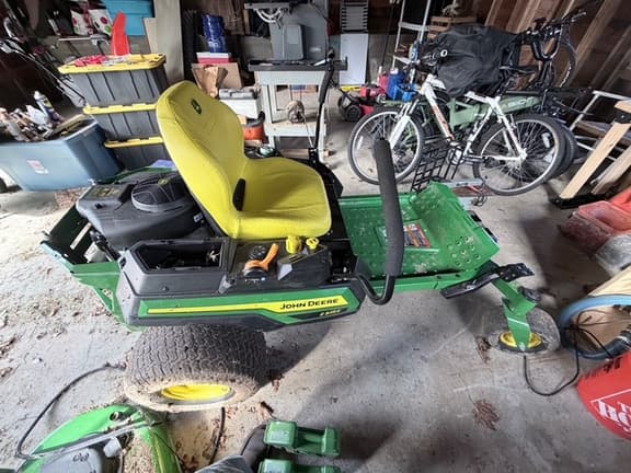 Image of John Deere Z325E equipment image 2