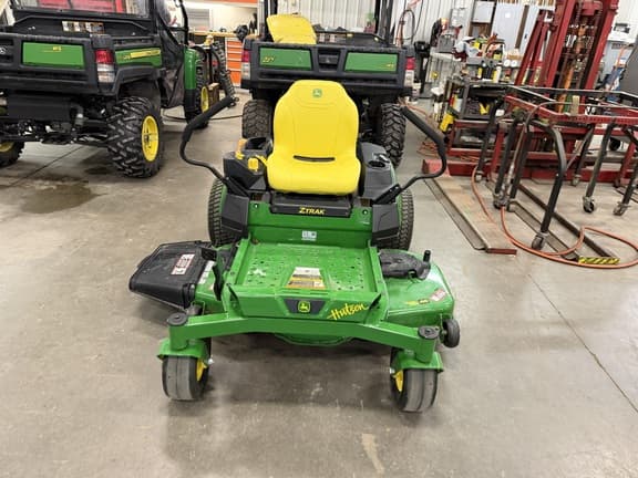 Image of John Deere Z325E equipment image 1