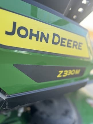 Image of John Deere Z330M equipment image 2