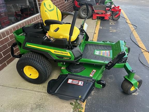 Image of John Deere Z330M equipment image 1