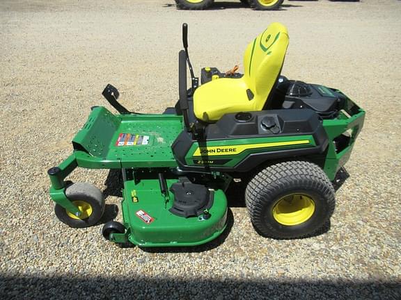 Image of John Deere Z330M equipment image 4