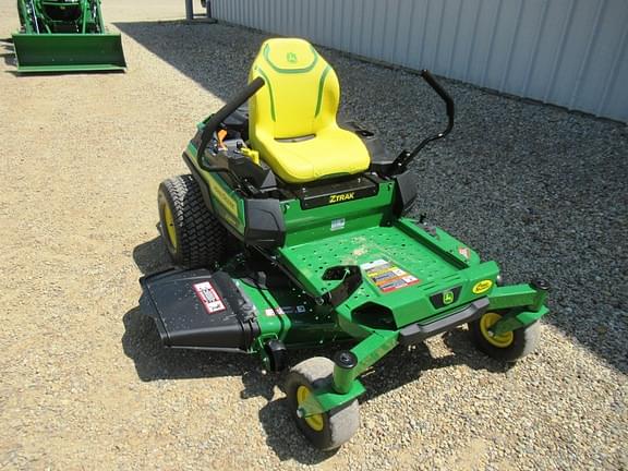 Image of John Deere Z330M equipment image 1