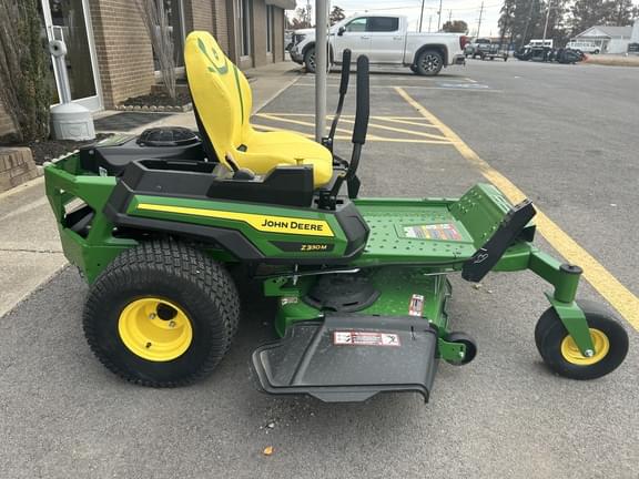Image of John Deere Z330M equipment image 3