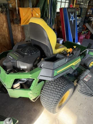 Image of John Deere Z330M equipment image 4