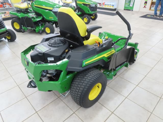 Image of John Deere Z330M equipment image 3