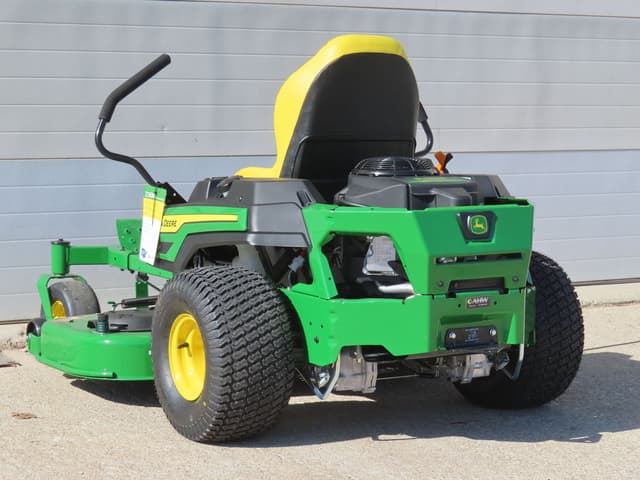 Image of John Deere Z330M equipment image 3