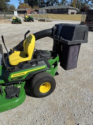 Image of John Deere Z330M equipment image 1