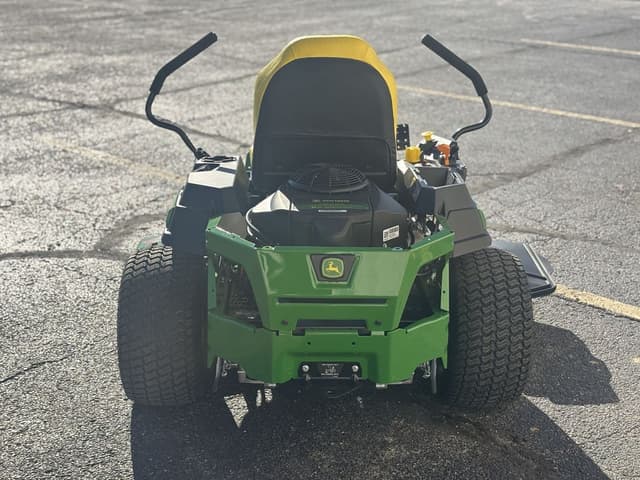 Image of John Deere Z330M equipment image 3