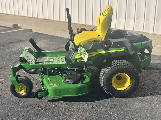 Image of John Deere Z330M equipment image 1