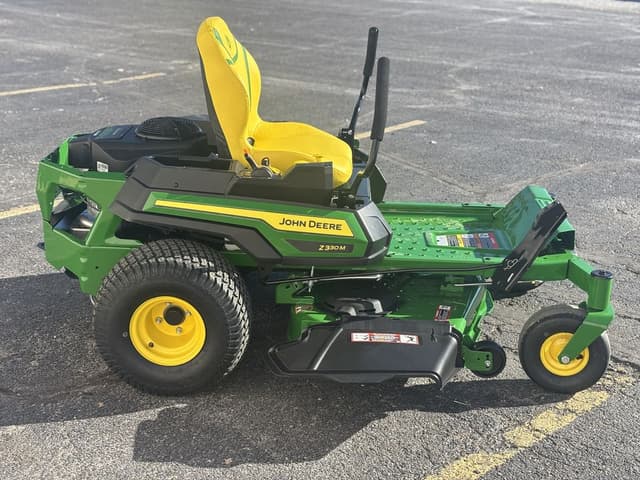 Image of John Deere Z330M equipment image 4