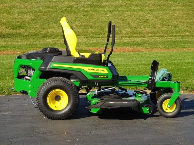 Image of John Deere Z330M equipment image 3
