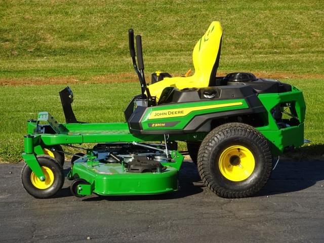 Image of John Deere Z330M equipment image 2