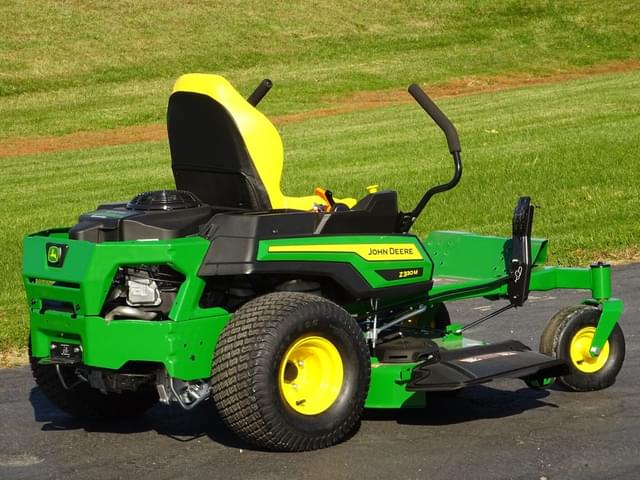 Image of John Deere Z330M equipment image 4
