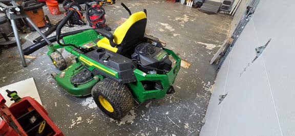 Image of John Deere Z330R equipment image 2