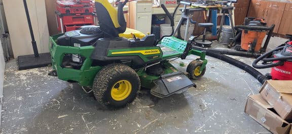 Image of John Deere Z330R equipment image 1