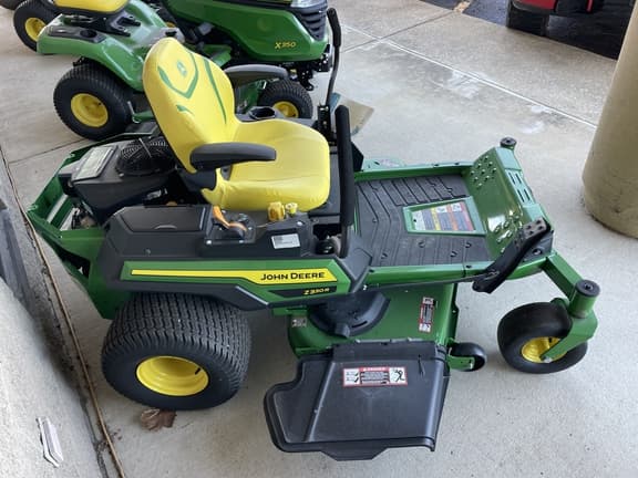Image of John Deere Z330R equipment image 2