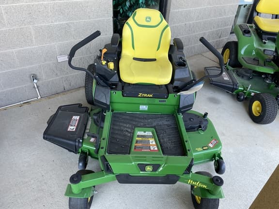 Image of John Deere Z330R equipment image 4