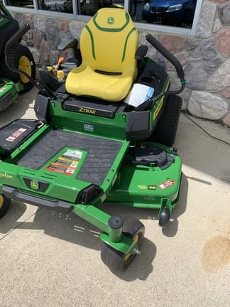 Image of John Deere Z330R equipment image 4