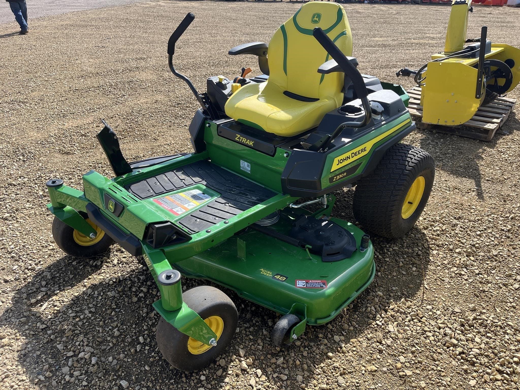 2025 John Deere Z330R Equipment Image0