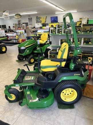 Image of John Deere Z545R equipment image 2