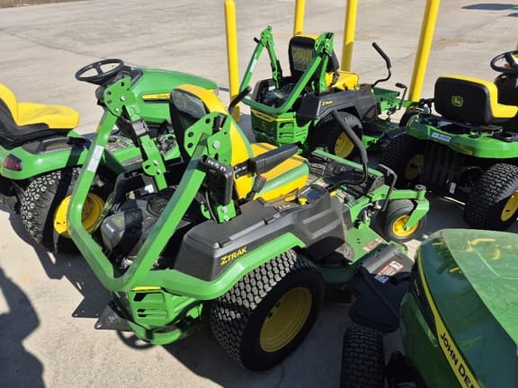 Image of John Deere Z545R equipment image 4