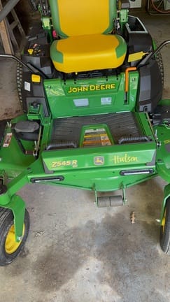 2025 John Deere Z545R Equipment Image0