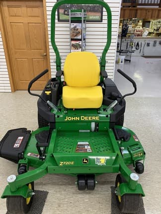 Image of John Deere Z720A equipment image 1