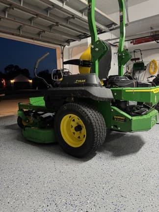 Image of John Deere Z720E equipment image 1