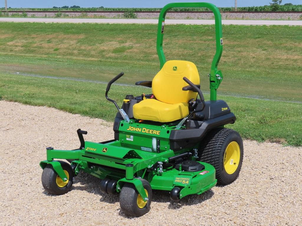 Image of John Deere Z720E Primary image