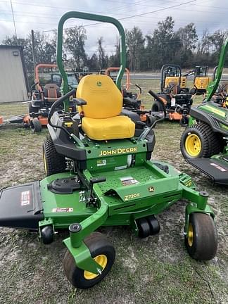 Image of John Deere Z720E equipment image 1