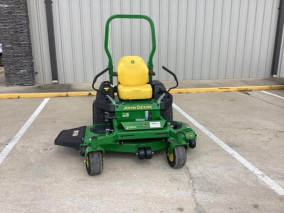 Image of John Deere Z720E equipment image 1