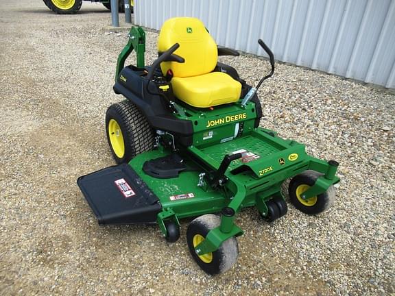 Image of John Deere Z720E equipment image 1