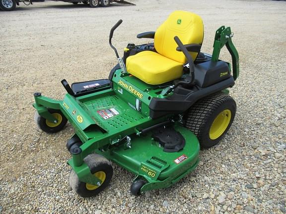 Image of John Deere Z720E equipment image 3