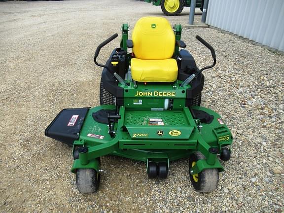 Image of John Deere Z720E equipment image 2