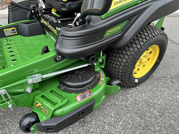 Image of John Deere Z920M equipment image 4