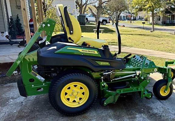 Image of John Deere Z920M equipment image 2