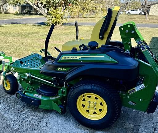 Image of John Deere Z920M equipment image 3
