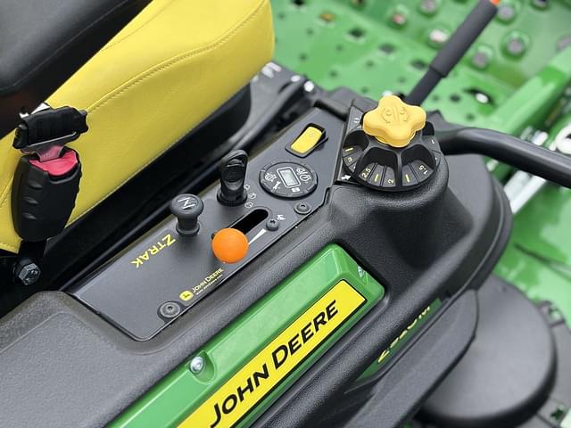 Image of John Deere Z920M equipment image 2