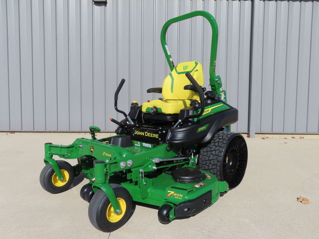 2025 John Deere Z930M Image