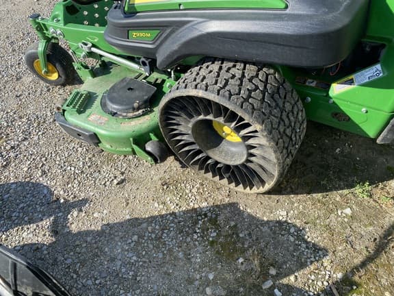 Image of John Deere Z930M equipment image 4