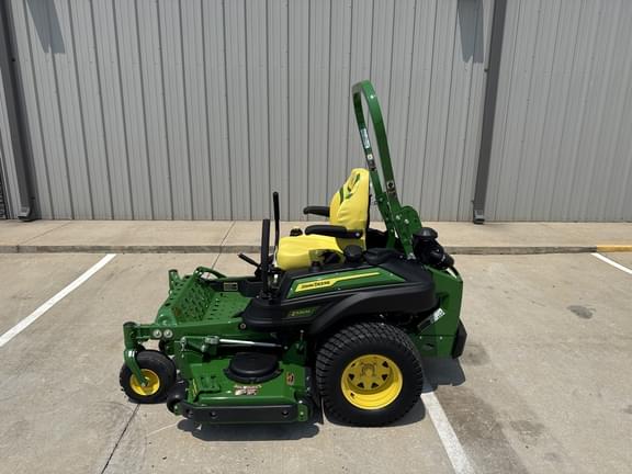 Image of John Deere Z930M equipment image 1