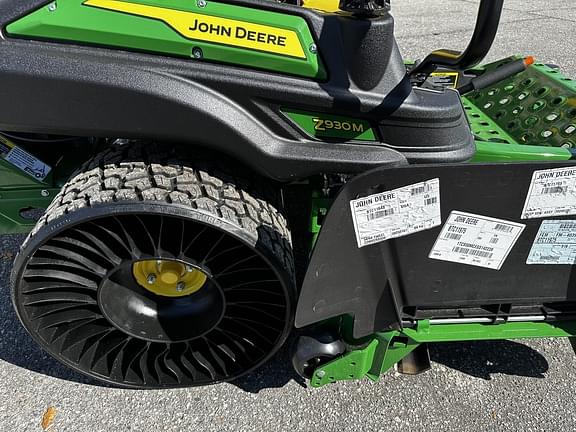 Image of John Deere Z930M equipment image 3