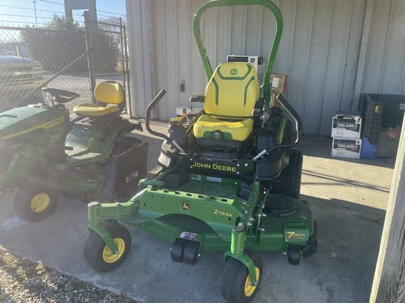 Image of John Deere Z930M equipment image 1