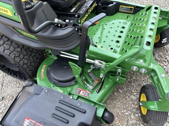 Image of John Deere Z930M equipment image 3