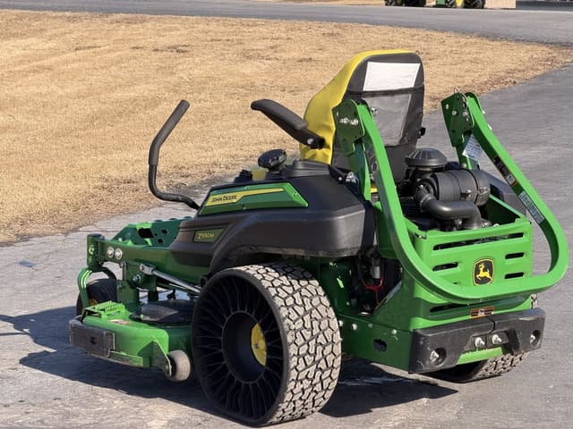 Image of John Deere Z930M equipment image 3